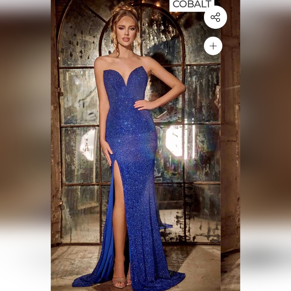 Sweetheart Neckline Shimmery Sheath Dress